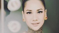 Senyuman penyanyi berusia 33 tahun itu bikin jatuh hati. Dok. Instagram/bclsinclair