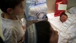 Foto: Ritual Sunat Bayi di Israel