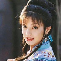 Ini adalah Vicky Zhao saat berperan sebagai Xiao Yanzi, salah satu karakter utama dalam serial Putri Huan Zhu. Ia dikenal dengan karakter gadis yang ceria, jahil dan sial.Foto: Instagram