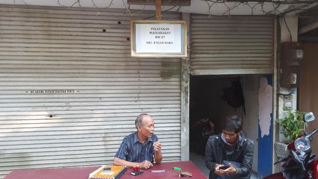 Ngatino mengatakan lahan 1.000 meter itu milik seorang pengembang yang sudah ditinggal sejak 1975.