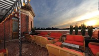 Jane Rooftop yang sebelumnya apartemen aktor RuPaul, menawarkan pemandangan menakjubkan Sungai Hudson dan pusat kota.