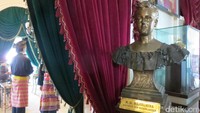 Patung kepala Ratu Wilhelmina Belanda. Ada cerita kalau mereka pernah saling mencintai (Fitraya/detikTravel)