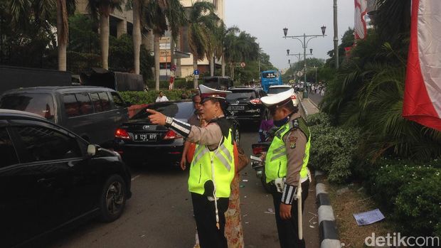 Massa bela Rohingya mulai meninggalkan Bundaran HI.