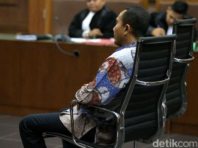 Mantan Bupati Buton Samsu Umar Dituntut 5 Tahun Penjara