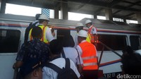 Budi Karya melanjutkan pantauannya menggunakan kereta Inspeksi Wijaya Kusuma menuju Stasiun Batu ceper.