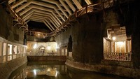 Tambang garam Wieliczka, Polandia. Tambang garam Yang dibangun pada abad ke-13 itu terbengkalai dan menjadi Situs Warisan Dunia UNESCO. Di dalamnya traveler dapat melihat batu bata berusia berabad-abad dengan hiasan lampu gantung di ruang makan yang luas (Dok. CNN)