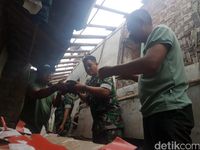 Prajurit Robohkan Gubuk Miring Mak Cacih untuk Dibangun Kembali