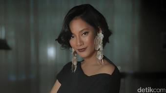 Tatapan Memikat Tara Basro Celeb of The Month Bulan Ini