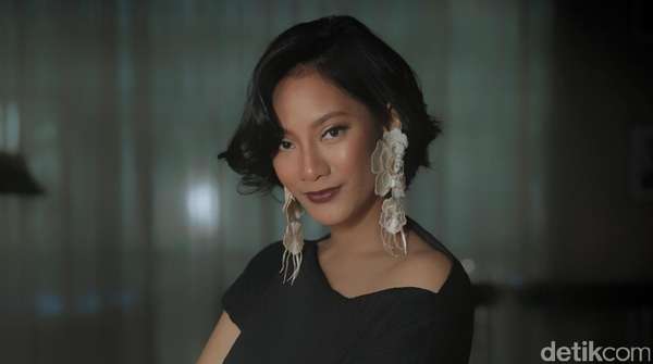 Tatapan Memikat Tara Basro Celeb of The Month Bulan Ini Tatapan Memikat Tara Basro Celeb of The Month Bulan Ini