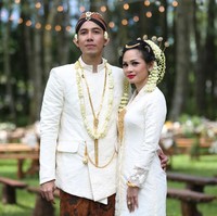 Andien, makeup artist Adi Adrian. Foto: The Bride Dept