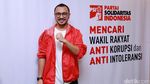 Terjun di Dunia Politik, Giring Nidji Cium Istri