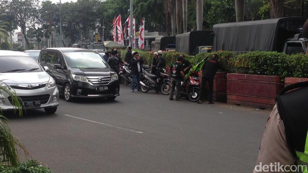  Massa mulai berkumpul di kawasan Bundaran HI sebelum menggelar aksi di depan Kedubes Myanmar, Rabu (6/9/2017)