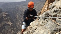 Bagi yang ingin menikmati pengalaman menggapai hotel menggunakan via ferrata dikenakan biaya USD 90 per orangnya untuk 2 jam perjalanan. Selain melalui via ferrata, Alila Jabal Akhdar dapat dicapai hanya dengan menggunakan mobil 4WD (Dok. CNN Travel)