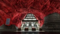 Stasiun metro Radhuset, Swedia. Traveler yang datang ke sini pasti merasa seperti di neraka dunia saat jam sibuk dengan melihat keramaiannya. Namun, stasiun ini didekorasi lebih dari 150 seniman lho (Dok. CNN)