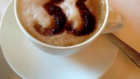 Jangan lewatkan minuman yang jadi signature drink dengan tulisan 33! Foto: Istimewa