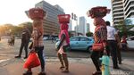 Unik! Di Jakarta Masih Ada Perempuan yang Jual Kopi Seperti Ini