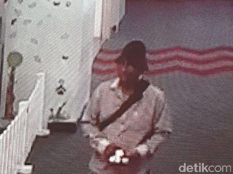  Mochamad Akbar alias Abdul Malik Aziz pelaku penembakan istrinya Indria saat berada di Bandara Halim Perdanakusuma