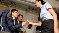Situs CNN Travel pernah melansir hal-hal yang disukai pramugari dari penumpang. Yang pertama adalah, menjadi penumpang yang ramah dan bersikap baik (Thinkstock)