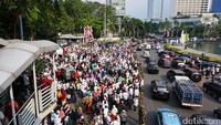 Hingga saat ini, massa masih berkumpul di Bundaran HI  (Foto: Ibnu Hariyanto/detikcom)