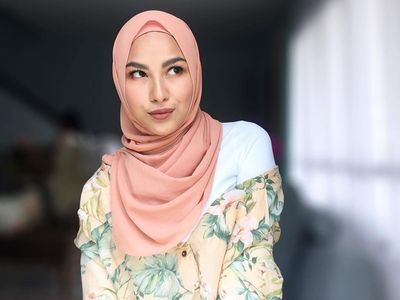 Foto: Cantik Berhijab, Pesona Adik Selebriti dari Syahrini Hingga Zayn Malik