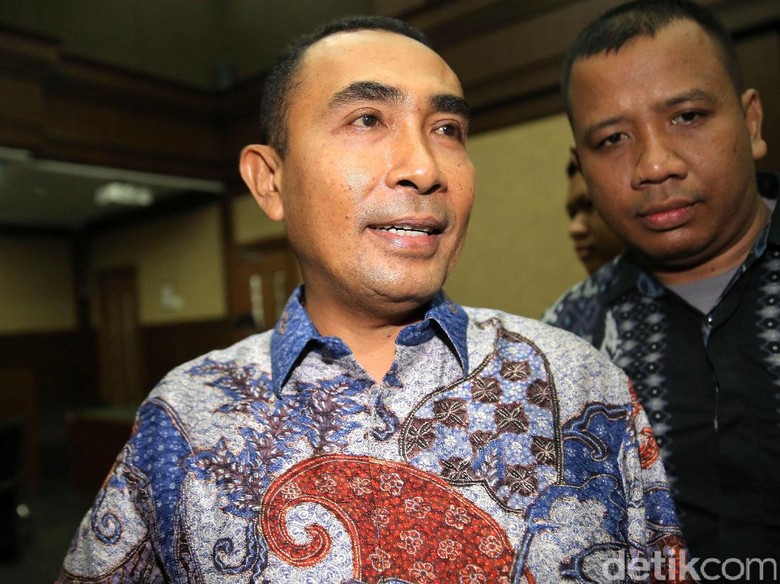 Bupati Buton Nonaktif Samsu Umar Divonis 3 Tahun 9 Bulan Bui Bupati Buton Nonaktif Samsu Umar Divonis 3 Tahun 9 Bulan Bui