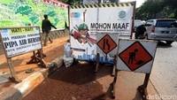 Seharusnya setelah pekerjaan galian selesai, bisa langsung dirapikan dengan pemadatan tanah agar terlihat rapi.