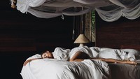 Namun bukan cuma-cuma, Rhiannon juga harus menulis review tentang hotel mewah yang diinapinya di situs pribadinya yang bernama In Bed With Me (@inbedwith.me/Instagram)