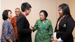 Megawati Terima Siswa Pemenang Lomba Debat Internasional WSC