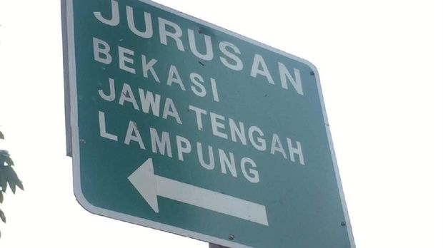Rambu ke 'Lampung lewat Bekasi' sebelum ditutup.