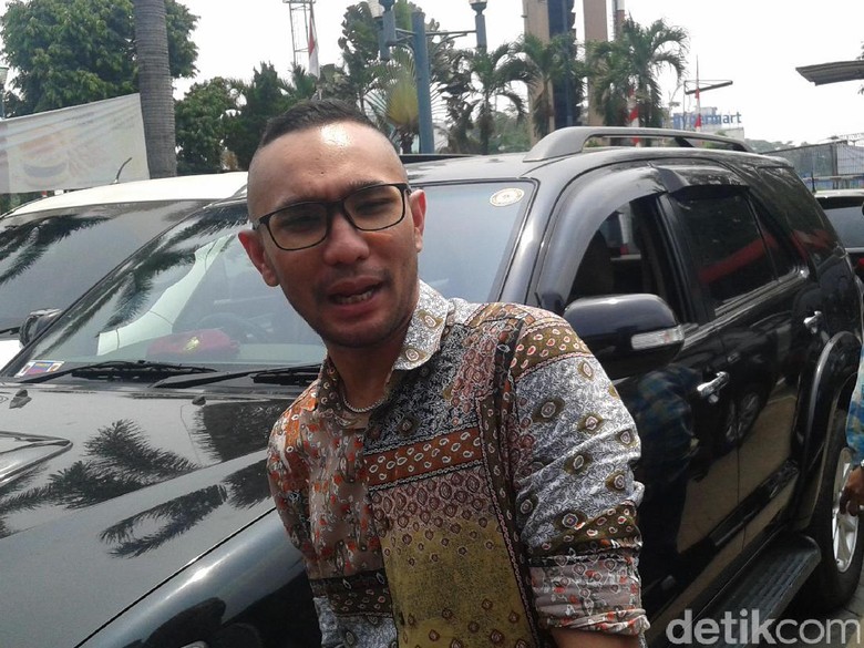 Masih Ragu, Enji Tetap Biayai Persalinan Disya Rosa Masih Ragu, Enji Tetap Biayai Persalinan Disya Rosa