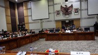 Komisi III DPR menunda rapat dengan KPK yang seharusnya digelar pagi ini.