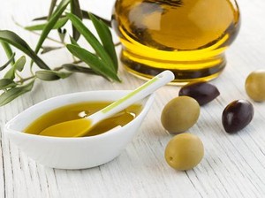 Masih Ragu Konsumsi Minyak Zaitun? 5 Khasiat Ini Sayang Dilewatkan