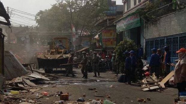 Tidak ada perlawanan dari masyarakat atas penertiban ini.