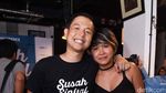 Kompaknya Ernest Prakasa dan Istri Tampil Serba Hitam