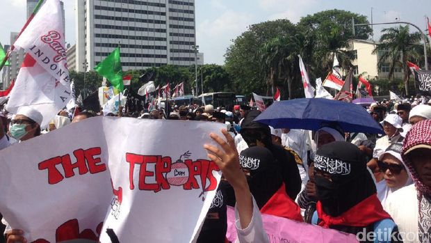 Massa Aksi Solidaritas Rohingya memadati Bundaran HI.
