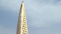 Monumen ini bernama Goree Memorial, ini jadi peringatan akan kekejaman masa lalu para pedagang budak dan kesedihan para budak (Unesco)