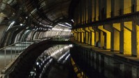 Naval Museum Complex, Crimea. Setelah menjadi fasilitas militer rahasia, angkatan laut Balaklava menempatkan kapal selam USSR di bawah tanah selama Perang Dingin. Di sini ada dok kering, gudang, penyimpanan senjata dan bengkel, juga pernah dijuluki Objekt 825. Pintu masuk ke Laut Hitam, sehingga kapal selam pun bisa memasuki ke dalam komplek dengan aman. Bangunan ini dirancang untuk menahan bom nuklir 100 kiloton, berarti 5-7 kali lebih kuat dari pada bom Hiroshima (Dok. CNN)