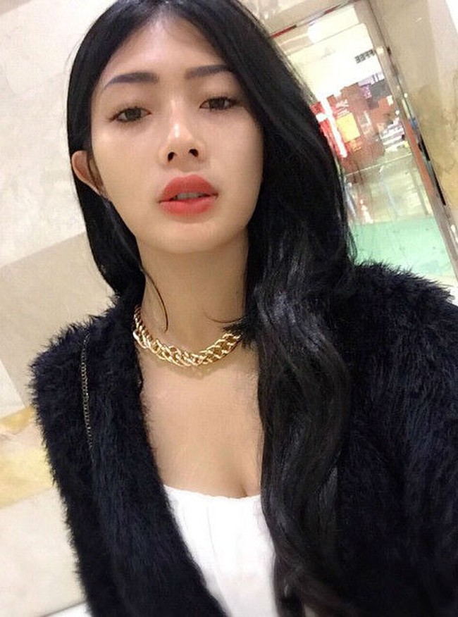 Nabila Putri adalah anak perempuan dari Wakil Ketua DPRD kabupaten Cilacap dan juga Ketua DPD Partai Golkar bernama Drs. Toto Yulisantoso. Foto: Instagram