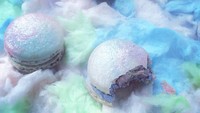 Macaron yang satu ini memang bukan berbentuk unicorn seperti macaron sebelumnya. Tapi, macaron ini terlihat sangat cantik karena menggunakan perpaduan warna uncicorn.