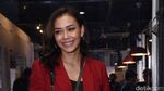 Senyum Manis Adinia Wirasti