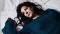 Bahkan bisa dibilang, kalau mayoritas foto Rhiannon diambil di tempat tidur (@inbedwith.me/Instagram)