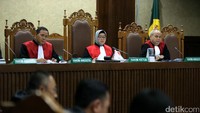 Jaksa menjelaskan Kabiro Keuangan dan BMN Kemendes Ekatmawati pernah mengakui adanya saweran untuk akomodasi auditor BPK dalam memeriksa laporan keuangan Kemendes.