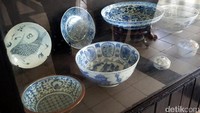 Sebagian besar isi museum ini merupakan peninggalan dan pemberian dari kerajaan lain. Seperti contohnya keramik-keramik dari China ini (Wahyu/detikTravel)