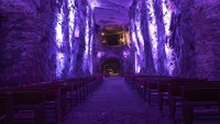 Katedral Garam Zipaquira, Kolombia. Awalnya dibangun sebagai tambang garam, katedral ini berada di 220 meter di bawah tanah di Cundinamarca. Pembangunannya dimulai pada tahun 1950 dan digunakan sebagai ruang para pekerja untuk berdoa. Bangunan ini lalu diresmikan pada tahun 1954 sebagai dedikasi untuk Our Lady of Rosary, yakni santo pelindung para penambang (Dok. CNN)