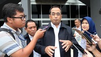 Budi Karya Sumadi memberikan keterangan pers usai rapat dengan Komisi V DPR.