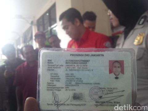 KTP asli Akbar.