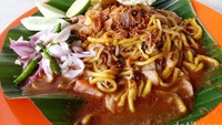 Nongkrong di Kemang bisa jajan mie Aceh enak. Waroeng Aceh Kemang sediakan mie Aceh biasa, telur, udang, cumi, daging, seafood dan spesial. Mie Tumis Seafood patut jadi pilihan dengan potongan udang dan cumi.  Foto: dok. detikFood
