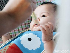 Bunda Wajib Tahu, 5 Tanda Si Kecil Siap Menerima MPASI