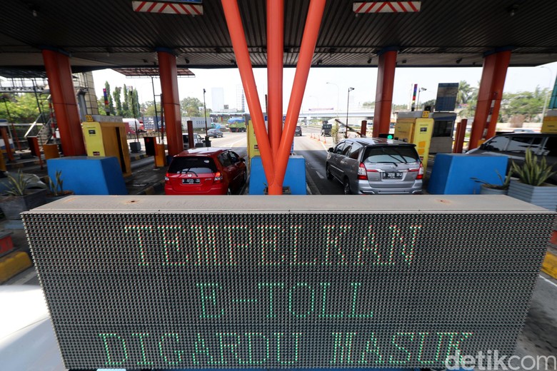 Viral Video Debat Petugas dan Pengendara yang Tolak Pakai e-Toll Viral Video Debat Petugas dan Pengendara yang Tolak Pakai e-Toll