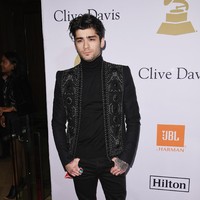 Zayn Malik terlihat tampan di acara Pre-Grammy Gala bulan Februari kemarin. Zayn memakai jaket dengan ornamen embroidery dari Balmain. Foto: Dok. Getty Images